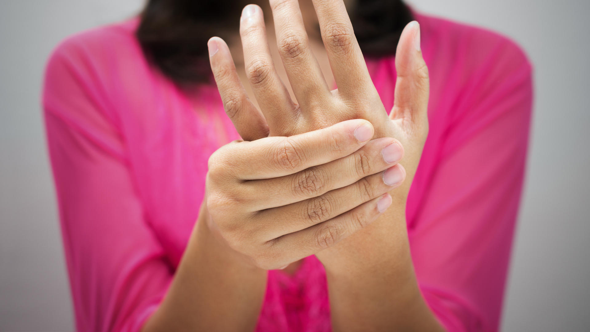 woman wrist pain pink